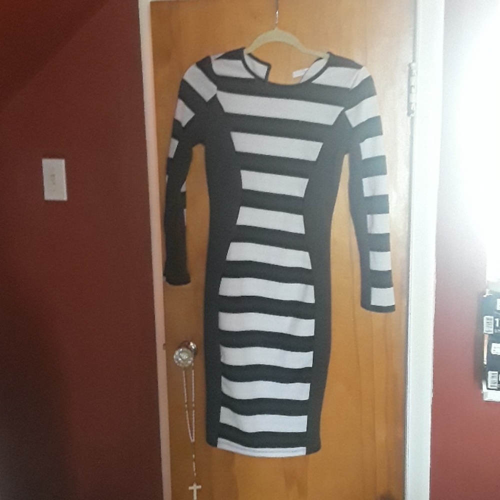 Interi black and white bidycon midi dress